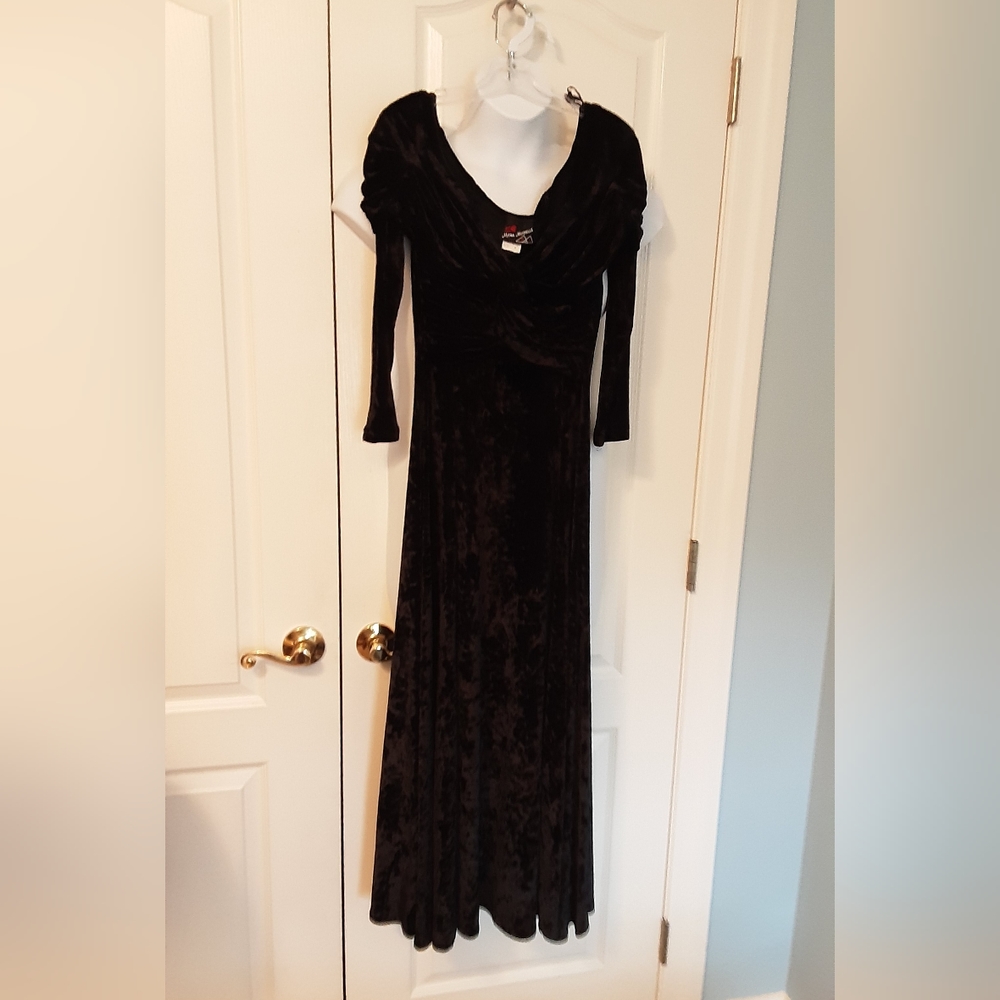 Mitra Model Off-shoulder Black Velvet Dress